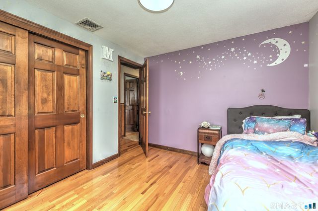 160 Tanglewood Drive, Hamden, CT 06518