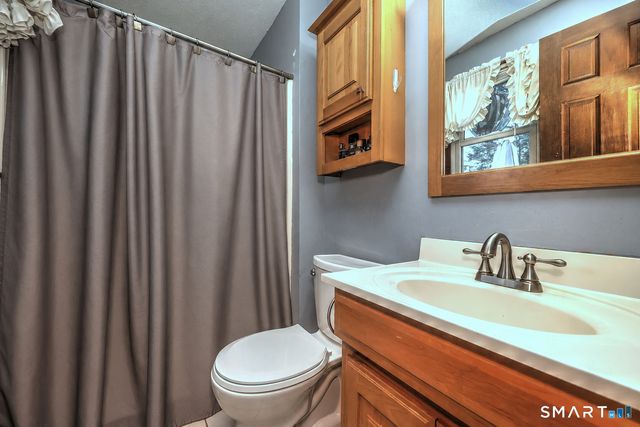 160 Tanglewood Drive, Hamden, CT 06518