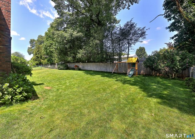 160 Tanglewood Drive, Hamden, CT 06518