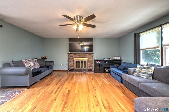 160 Tanglewood Drive, Hamden, CT 06518