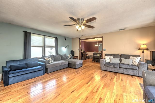 160 Tanglewood Drive, Hamden, CT 06518