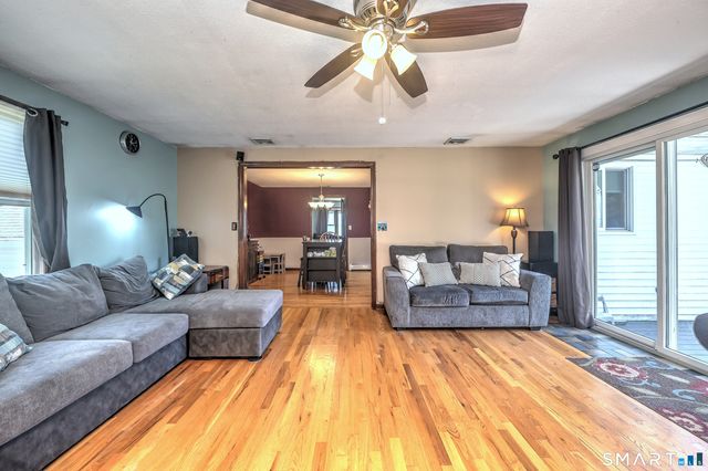 160 Tanglewood Drive, Hamden, CT 06518