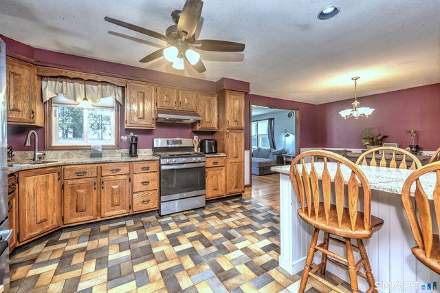 160 Tanglewood Drive, Hamden, CT 06518