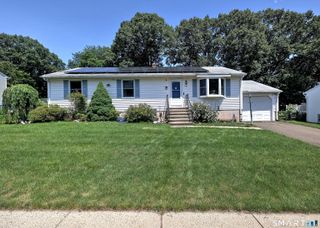160 Tanglewood Drive, Hamden, CT 06518