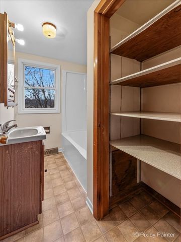 22517 Carmack Road, Marengo, IL 60152