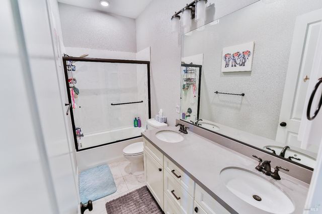 1331 Ridgecrest Ct, Santa Rosa, CA 95403