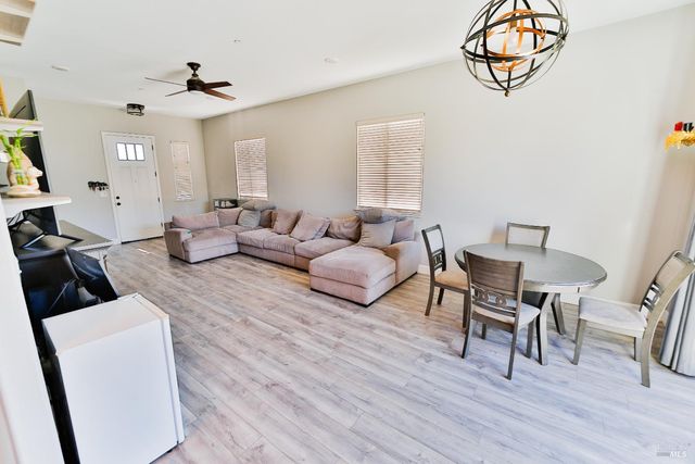 1331 Ridgecrest Ct, Santa Rosa, CA 95403