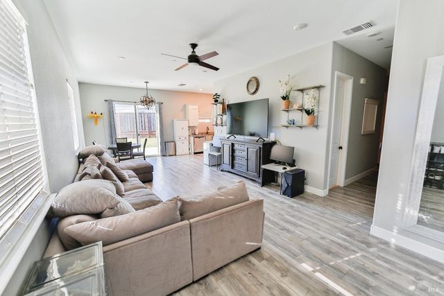 1331 Ridgecrest Ct, Santa Rosa, CA 95403