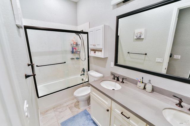 1331 Ridgecrest Ct, Santa Rosa, CA 95403