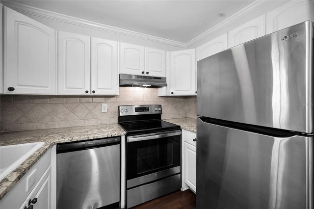 8301 BARDMOOR BOULEVARD 109, Seminole, FL 33777