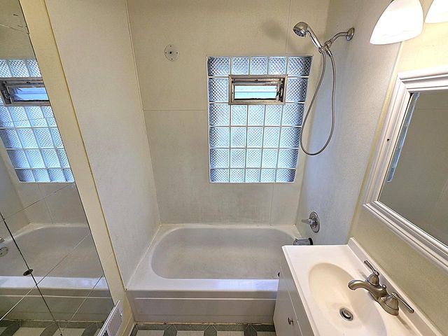 5333 N 46th STREET, Milwaukee, WI 53218