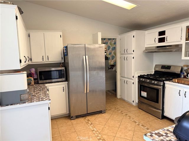 397 Joshua Hills Road, Pinon Hills, CA 92372