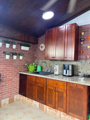 7145 W 31st Ave, Hialeah, FL 33018