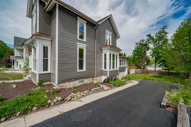 125 Arbor Avenue, West Chicago, IL 60185