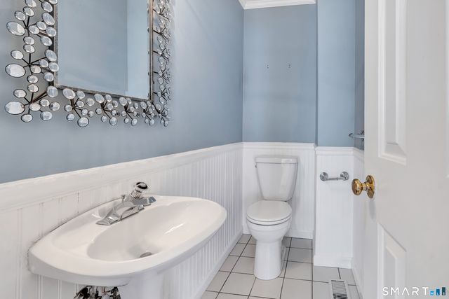 2612 North Avenue F9, Bridgeport, CT 06604