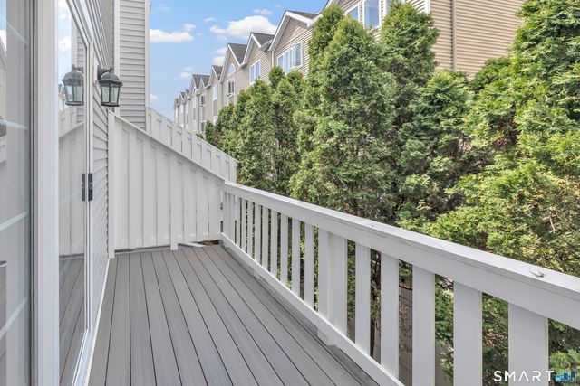 2612 North Avenue F9, Bridgeport, CT 06604