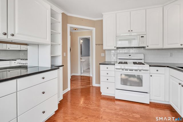 2612 North Avenue F9, Bridgeport, CT 06604