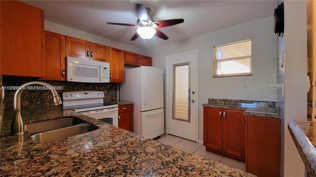 406 NW 68th Ave 304, Plantation, FL 33317