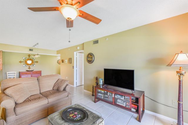1590 S 42nd Circle 106, Vero Beach, FL 32967