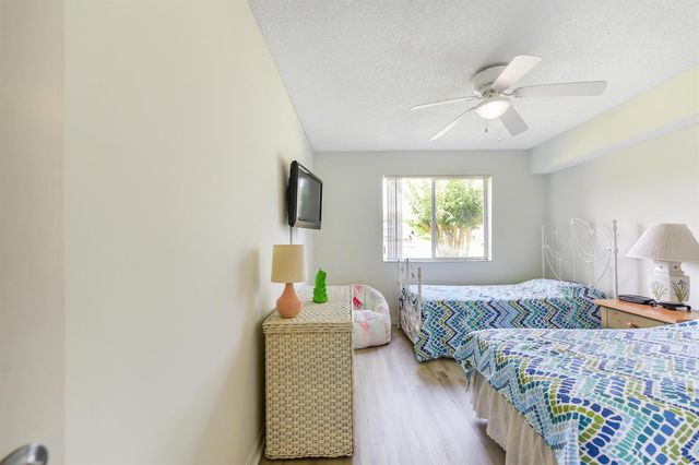 1590 S 42nd Circle 106, Vero Beach, FL 32967