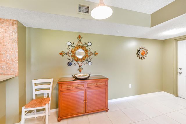 1590 S 42nd Circle 106, Vero Beach, FL 32967
