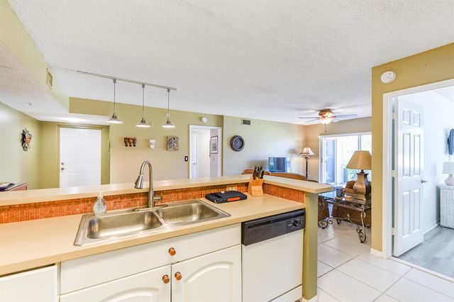 1590 S 42nd Circle 106, Vero Beach, FL 32967