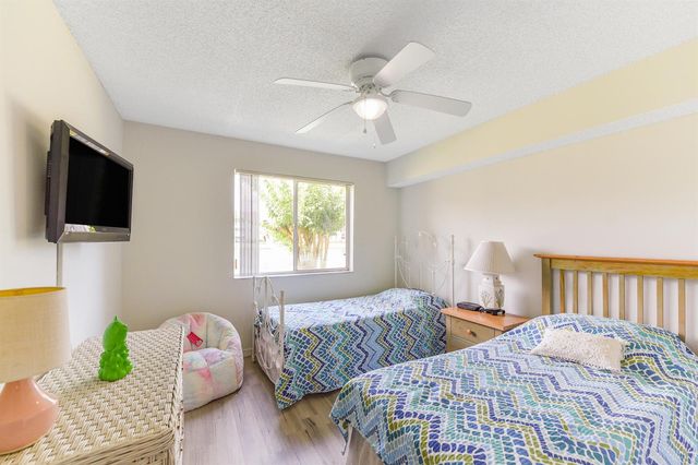 1590 S 42nd Circle 106, Vero Beach, FL 32967