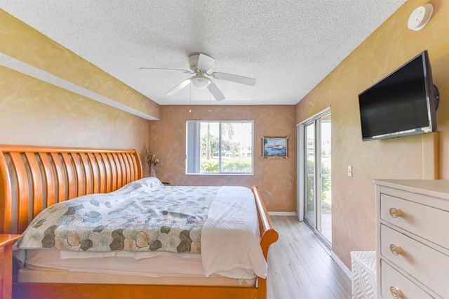 1590 S 42nd Circle 106, Vero Beach, FL 32967