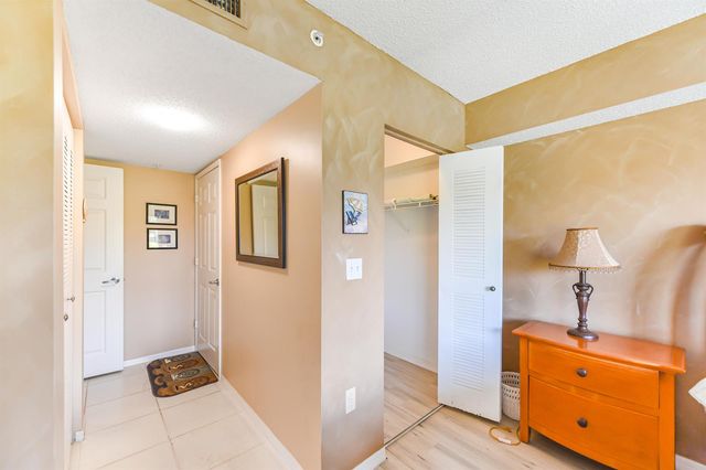 1590 S 42nd Circle 106, Vero Beach, FL 32967