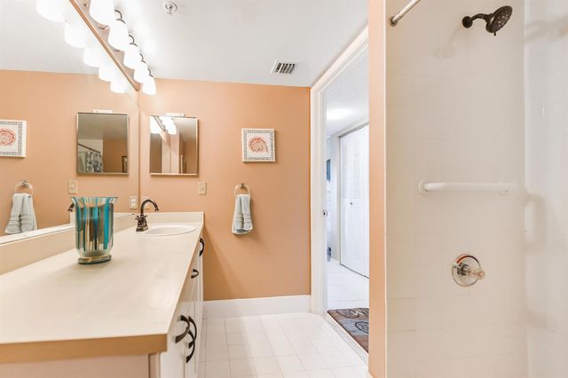1590 S 42nd Circle 106, Vero Beach, FL 32967