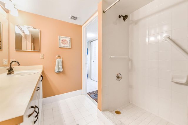1590 S 42nd Circle 106, Vero Beach, FL 32967