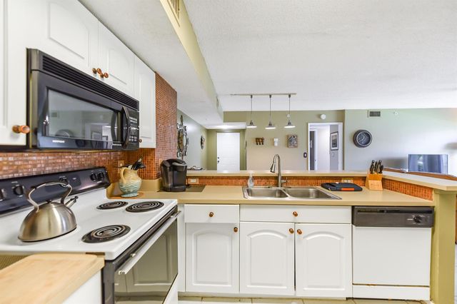 1590 S 42nd Circle 106, Vero Beach, FL 32967