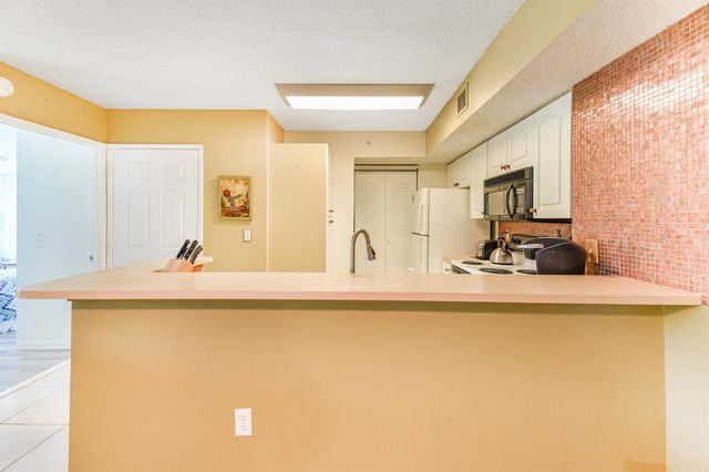 1590 S 42nd Circle 106, Vero Beach, FL 32967