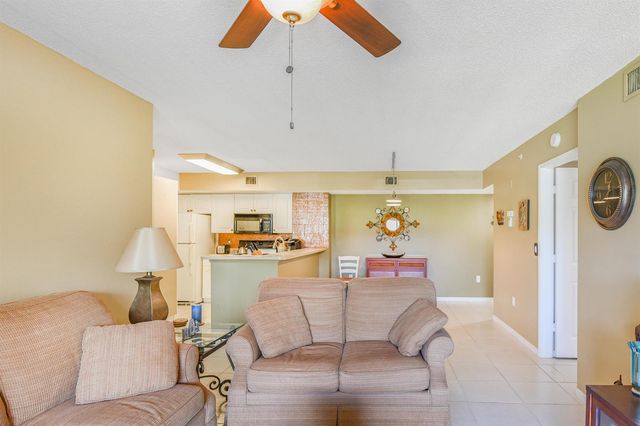 1590 S 42nd Circle 106, Vero Beach, FL 32967