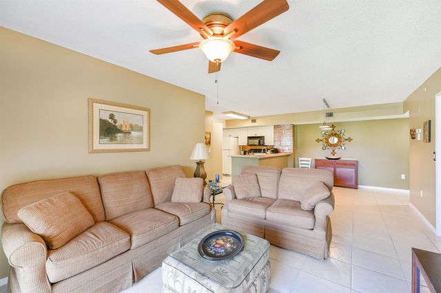 1590 S 42nd Circle 106, Vero Beach, FL 32967