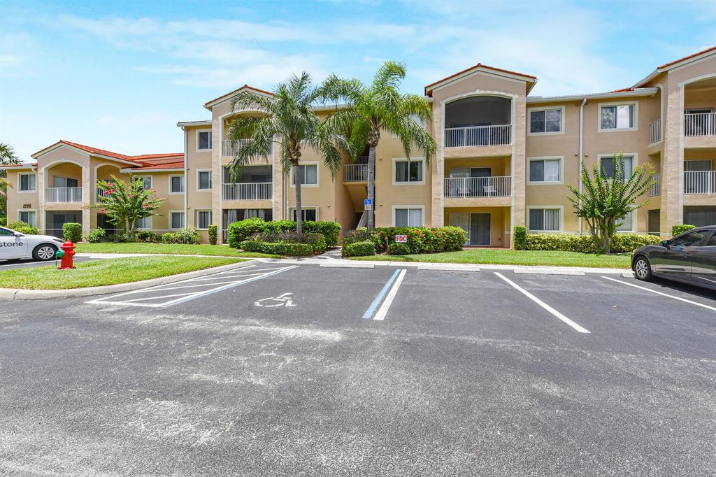 1590 S 42nd Circle 106, Vero Beach, FL 32967
