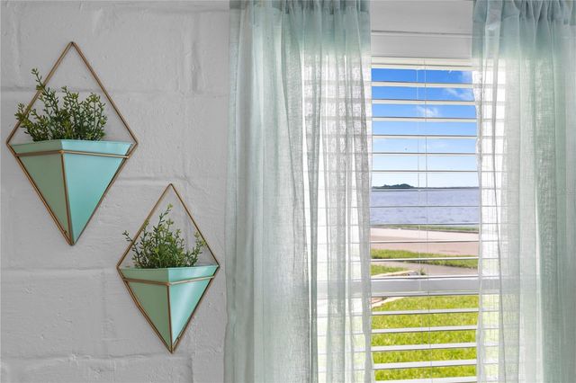 1305 S BERMUDA BOULEVARD A, Tampa, FL 33605