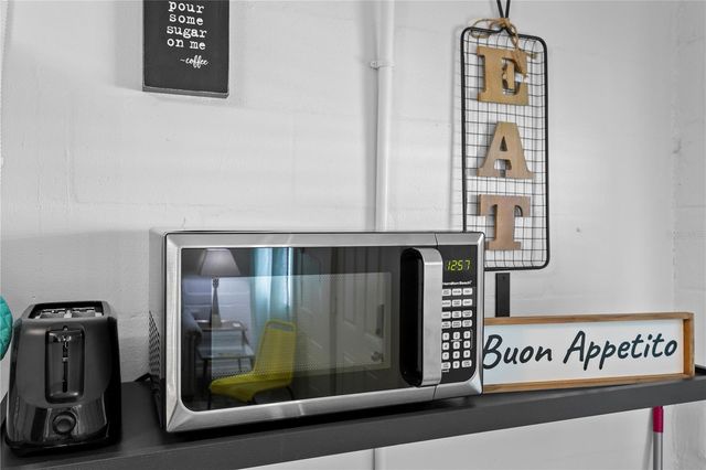 1305 S BERMUDA BOULEVARD A, Tampa, FL 33605