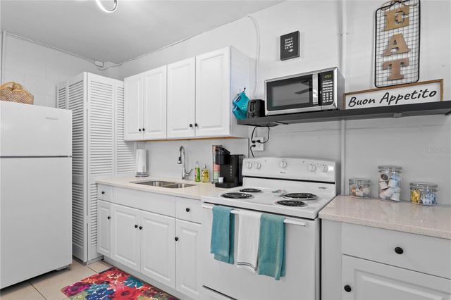 1305 S BERMUDA BOULEVARD A, Tampa, FL 33605