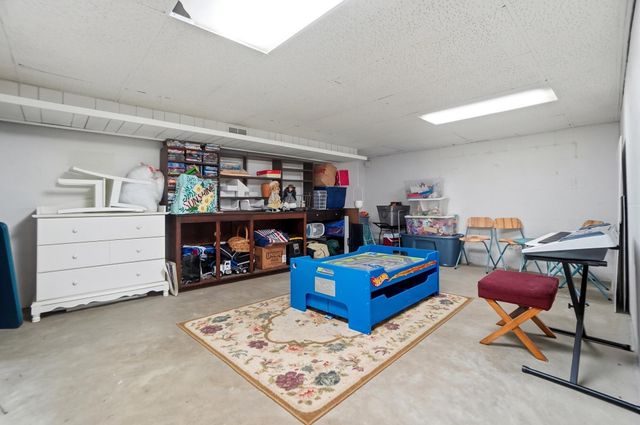 917 White Oak Drive 917 White Oak Drive, Springfield, OH 45504