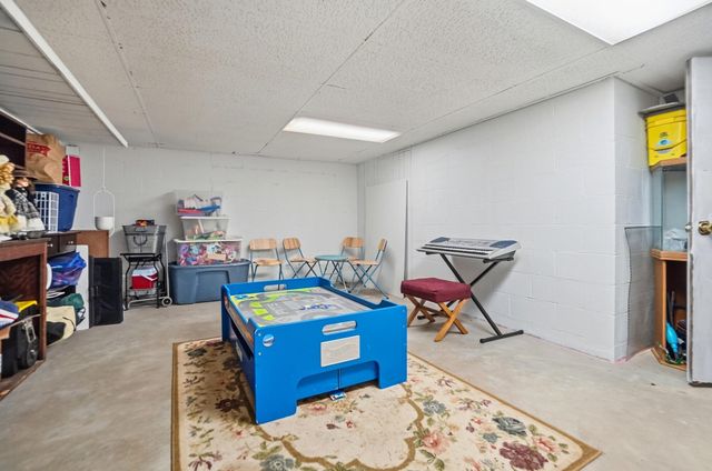 917 White Oak Drive 917 White Oak Drive, Springfield, OH 45504