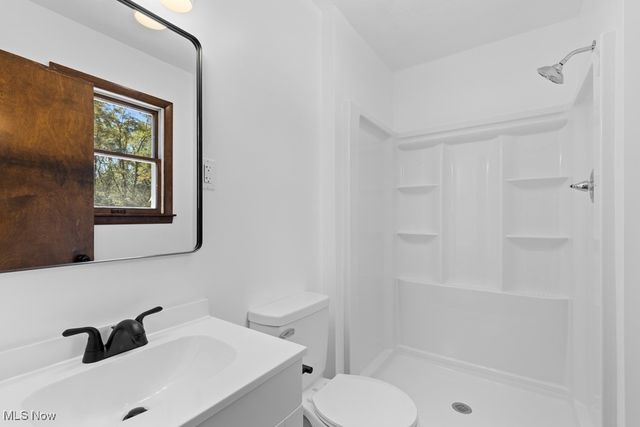 878 Donegal Drive E, Follansbee, WV 26037