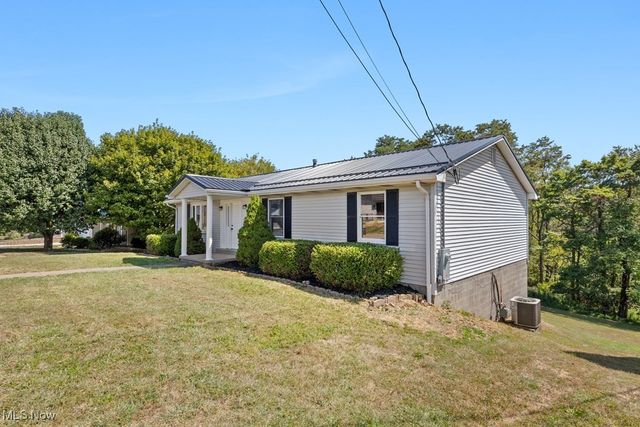 878 Donegal Drive E, Follansbee, WV 26037