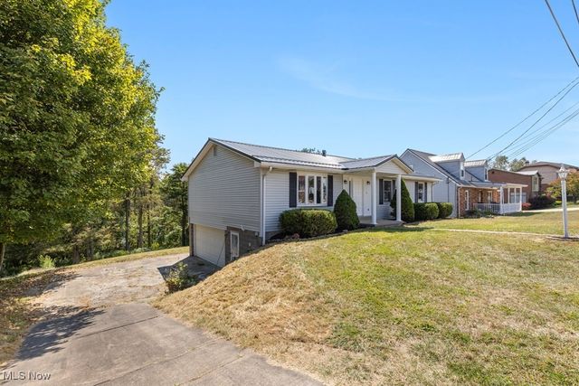 878 Donegal Drive E, Follansbee, WV 26037