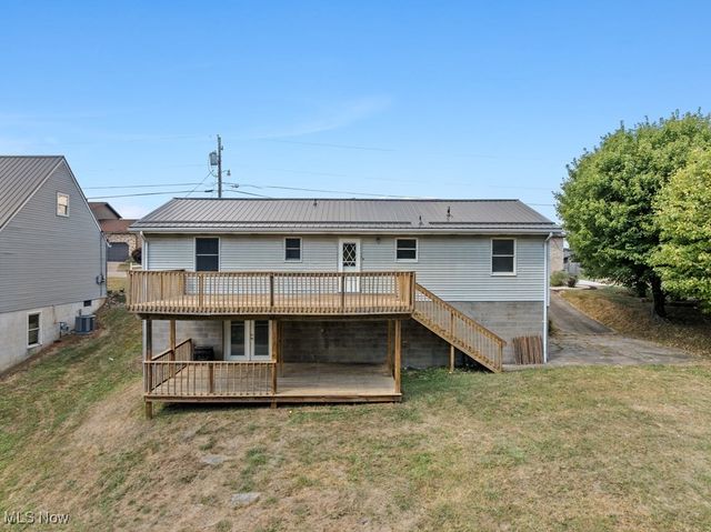 878 Donegal Drive E, Follansbee, WV 26037
