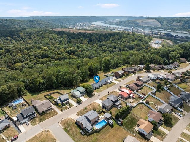 878 Donegal Drive E, Follansbee, WV 26037