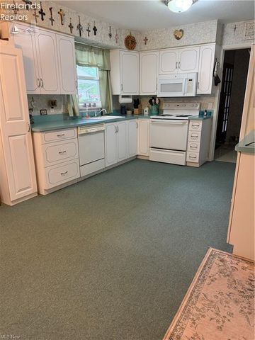 4291 Brendan Lane, North Olmsted, OH 44070