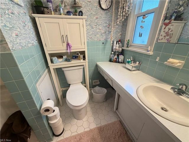 4291 Brendan Lane, North Olmsted, OH 44070