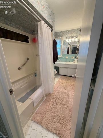 4291 Brendan Lane, North Olmsted, OH 44070