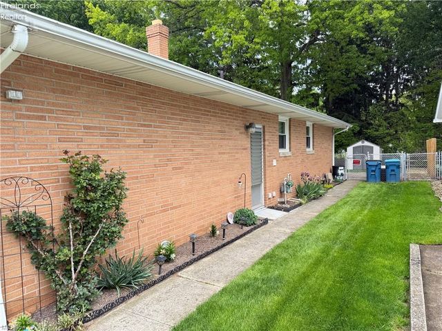 4291 Brendan Lane, North Olmsted, OH 44070